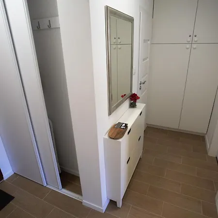 Apartment Apart!ment