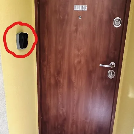 Apartment Apart!ment *