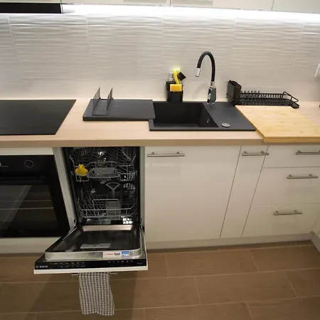 Apartment Apart!ment *